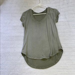 A plain green t shirt.